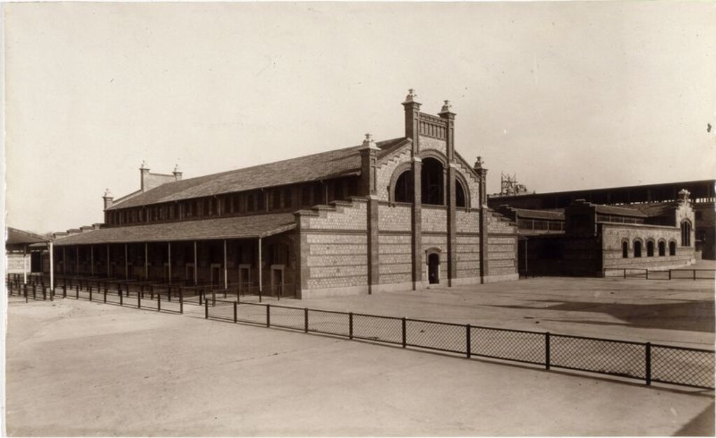 Miniatura de Fachadas posteriores de las naves de degüello de terneras, lanares y cerdos del Matadero Municipal.