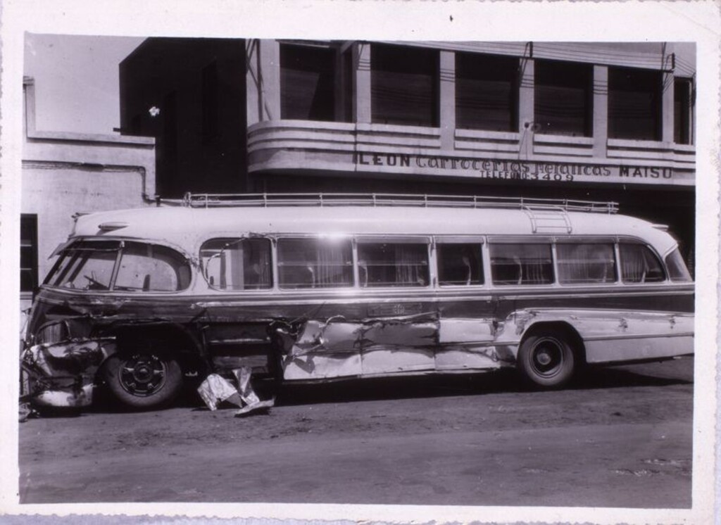 Miniatura de Autobús con desperfectos de carrocería