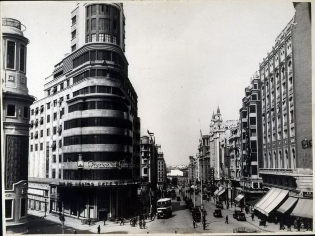 Miniatura de Tercer tramo de la Gran Vía desde la plaza del Callao