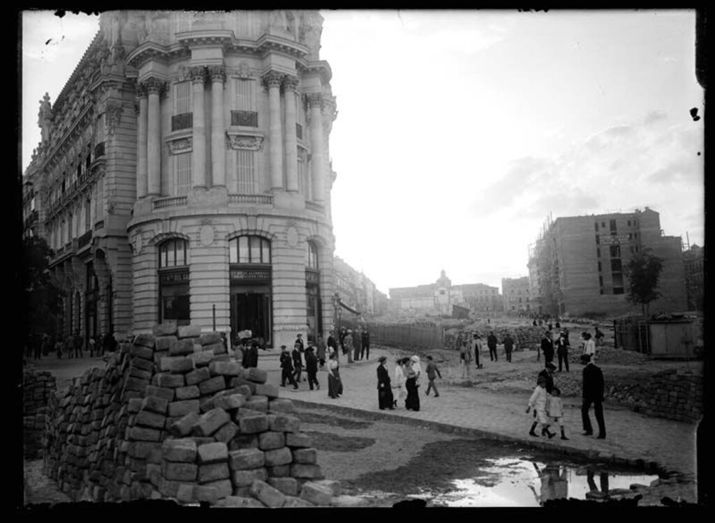 Miniatura de Derribo de casas para la apertura de la Gran Vía hacia 1912