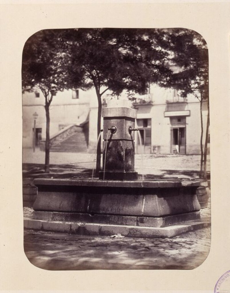 Miniatura de Fuente vecinal en la plaza de los Mostenses