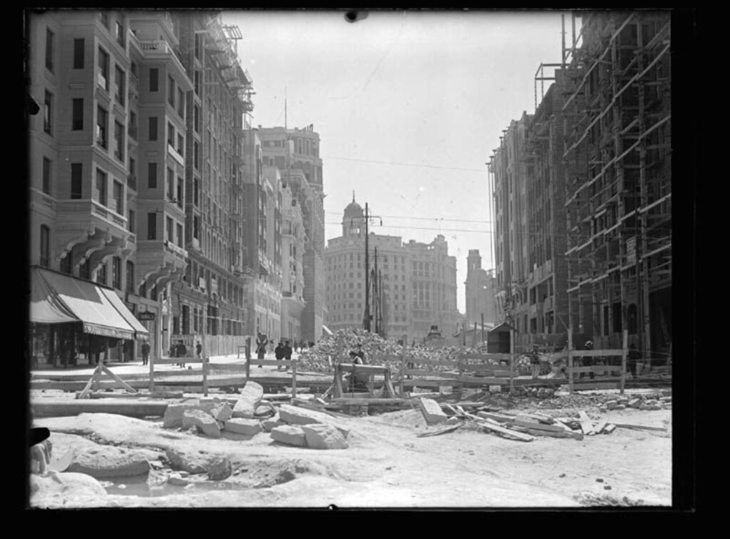 Miniatura de Construcción del tercer tramo de la Gran Vía