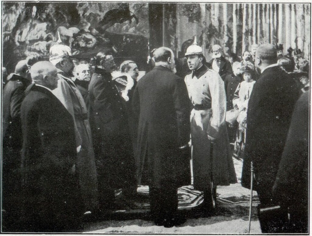 Miniatura de Alfonso XIII hablando con Martín Albert Silver durante la inauguración de las obras de la Gran Vía