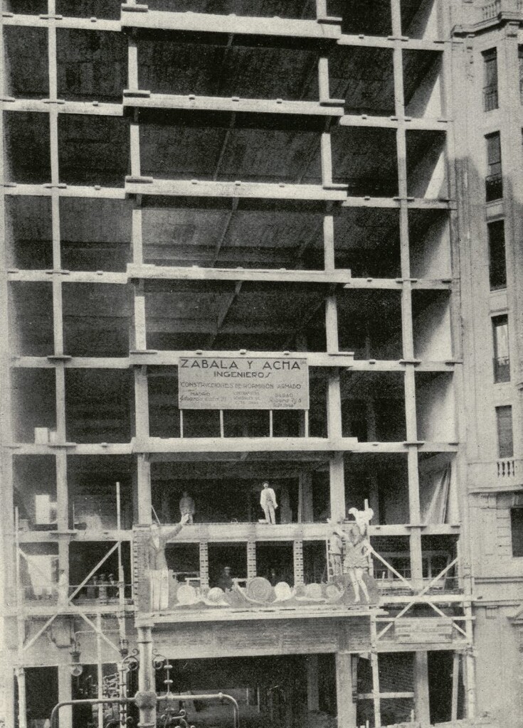 Miniatura de Fachada de la Gran Vía del edificio Coliseum al comenzar la obra de albañilería