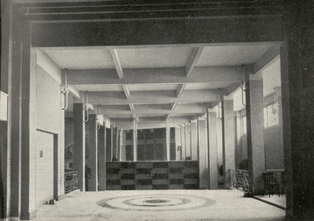 Miniatura de Puertas de salida del vestíbulo del edificio Coliseum