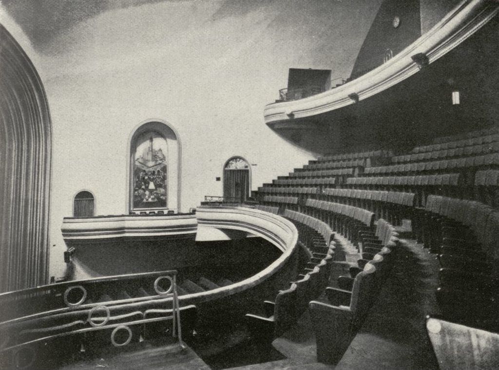 Miniatura de Patio de butacas de la sala teatral del edificio Coliseum