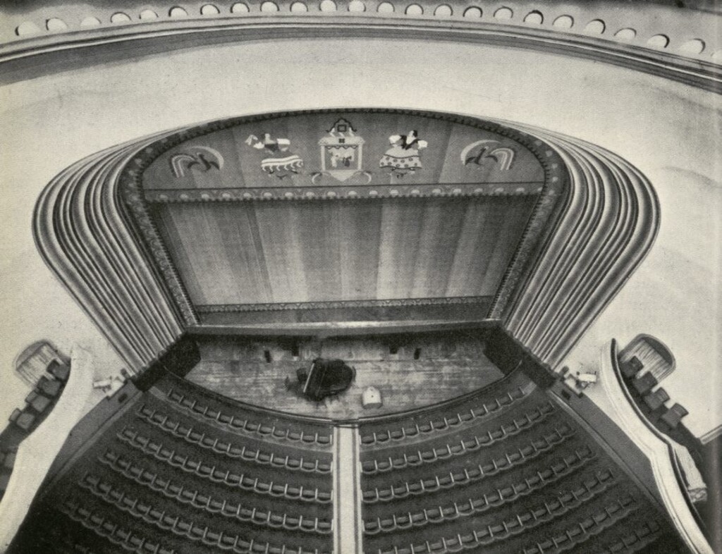 Miniatura de La orquesta del teatro del edificio Coliseum vista desde la cúpula