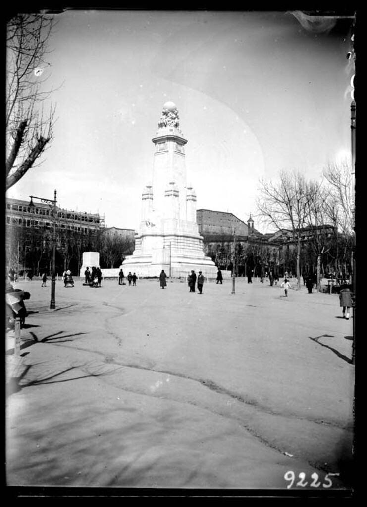 Miniatura de Monumento a Cervantes, en la plaza de España