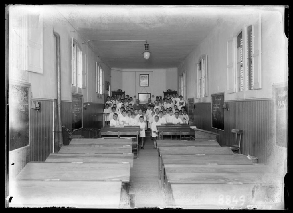 Miniatura de Escuela de niños en las Caballerizas Reales