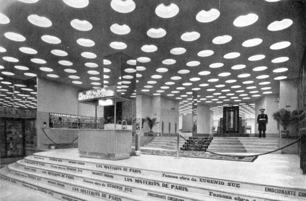 Miniatura de Vista del vestíbulo con el bar y caja del cine Madrid-París