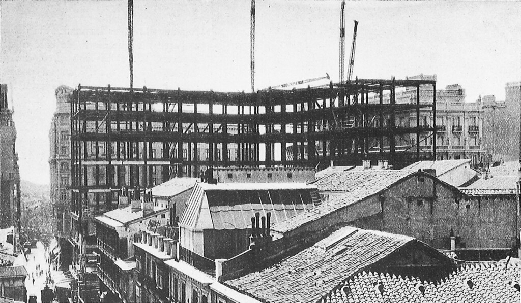 Miniatura de Construcción del edificio de la Telefónica desde la calle Fuencarral (I)