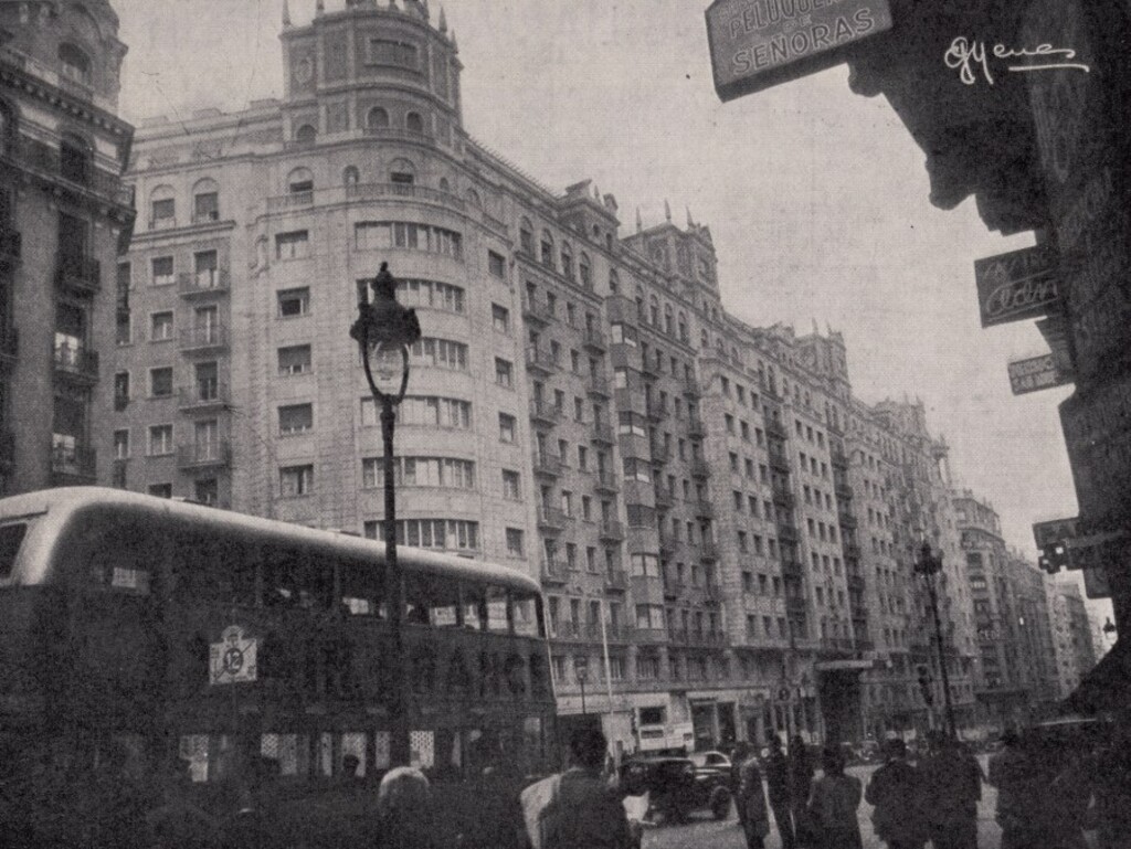 Miniatura de Vista desde la calle San Bernardo del edificio Los Sótanos