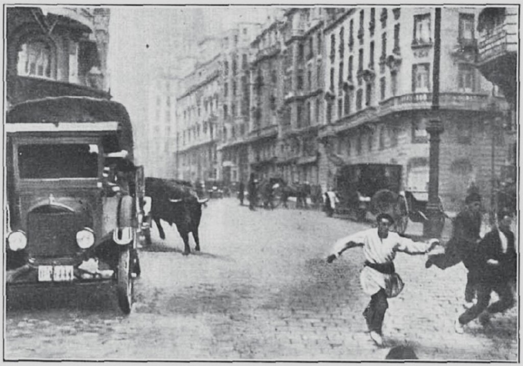 Miniatura de Un toro escapado hace su aparición en la Gran Vía