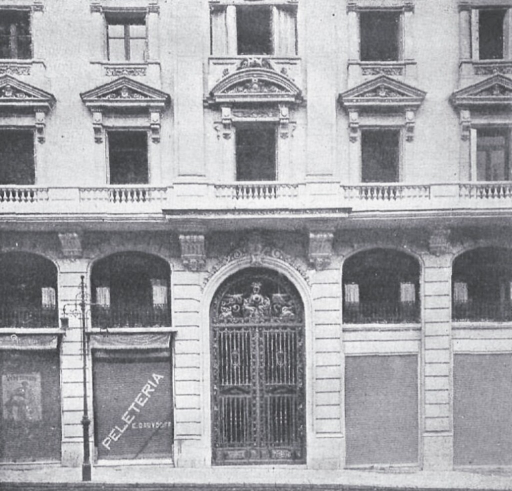 Miniatura de Detalle de la fachada del Círculo de la Unión Mercantil e Industrial