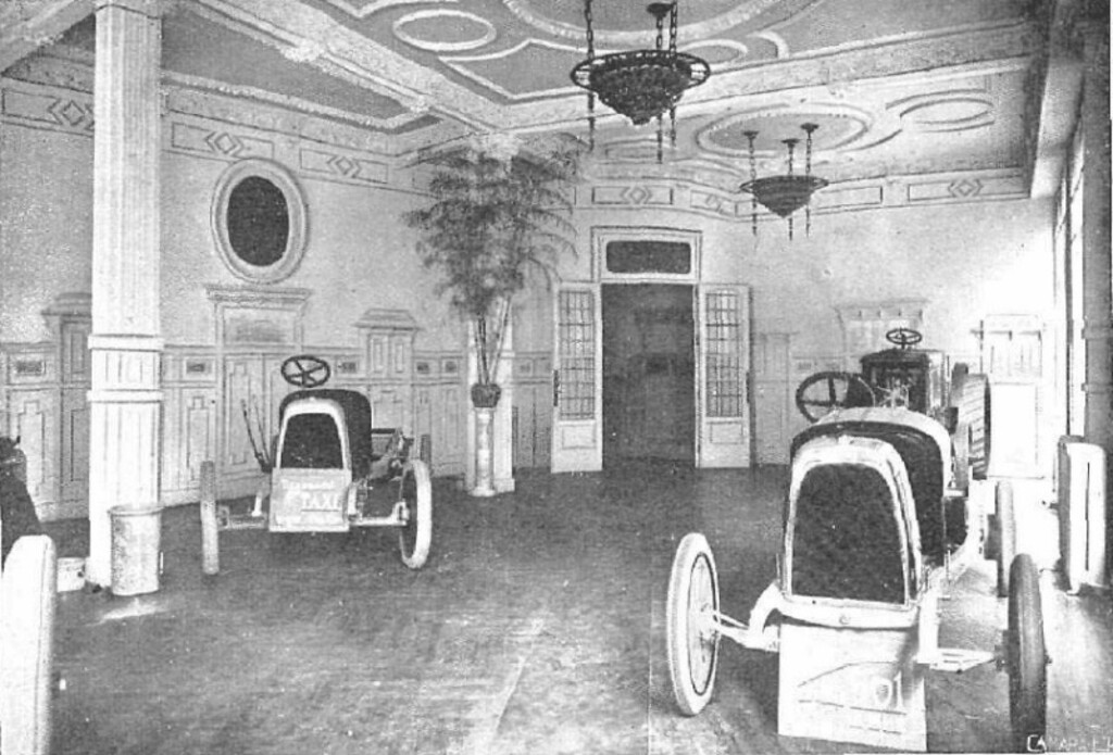 Miniatura de Vista del salón de exposición de automóviles Fiat