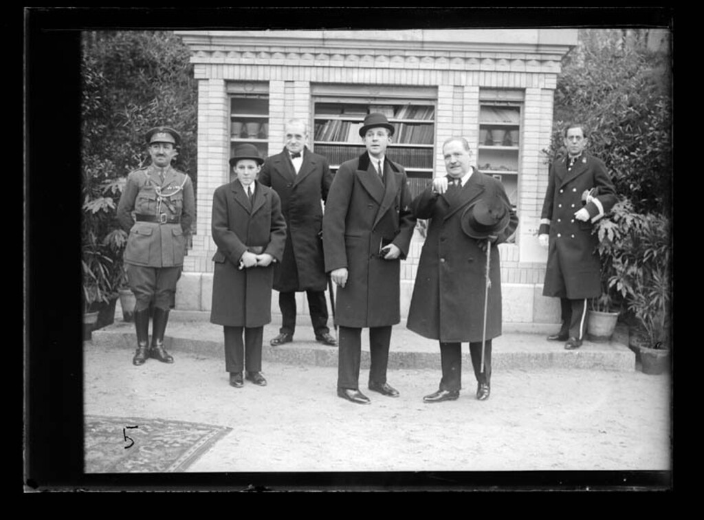 Miniatura de Inauguración de la biblioteca del parterre del Retiro por los infantes Don Juan y Don Gonzalo