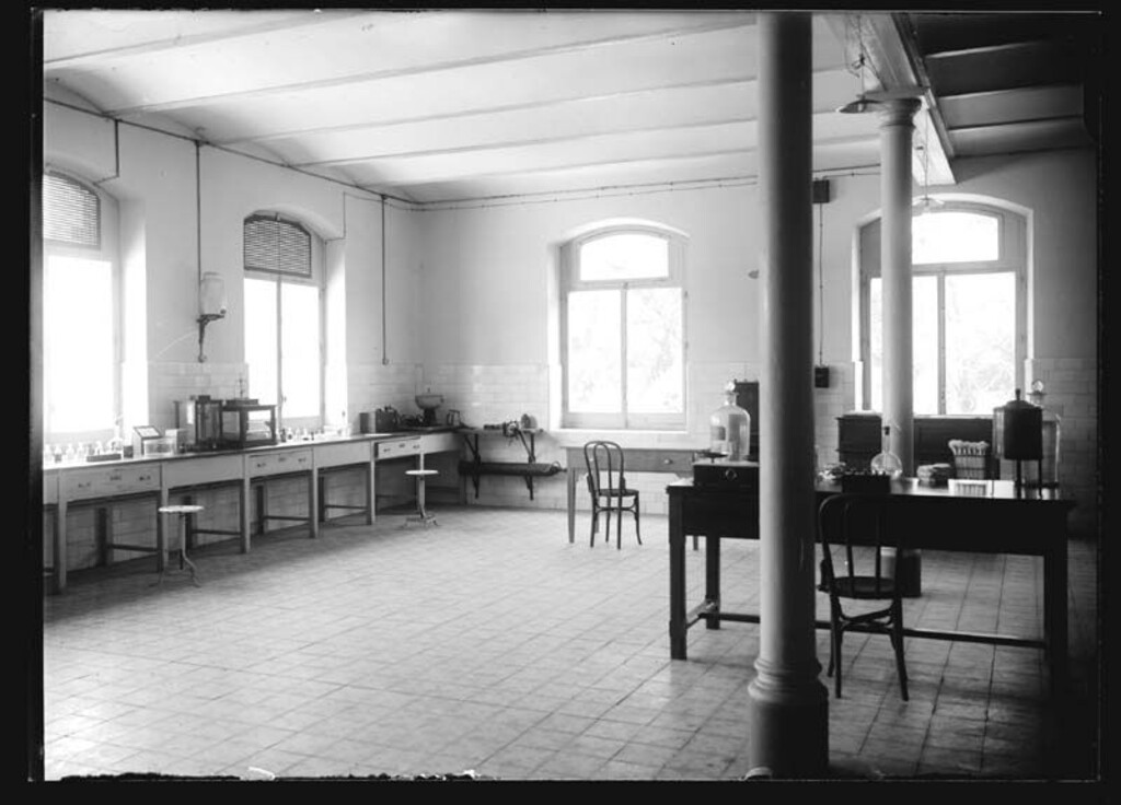 Miniatura de Laboratorio y Gabinete de Triquinoscopia del Matadero municipal