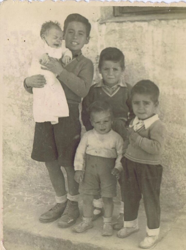 Miniatura de Familia Antón Lorente en el barrio de la Alegría