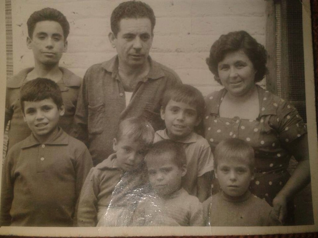 Miniatura de Familia Antón Lorente en el barrio de la Alegría