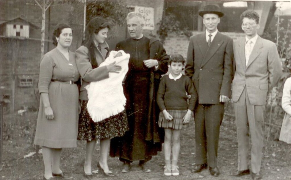 Miniatura de Bautizo con el padre Llanos