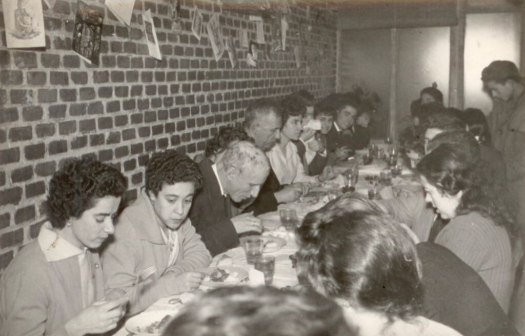 Miniatura de Cena de nochevieja con el padre Llanos