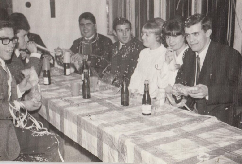 Miniatura de Fiesta fin de año en el club parroquial