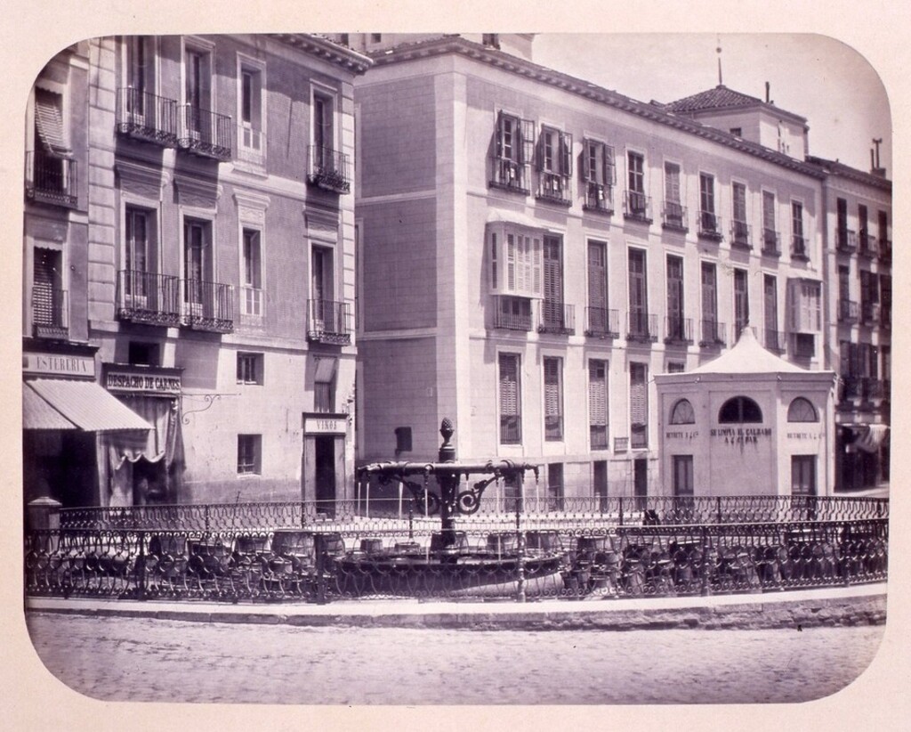 Miniatura de Fuente de hierro en la Plaza del Progreso