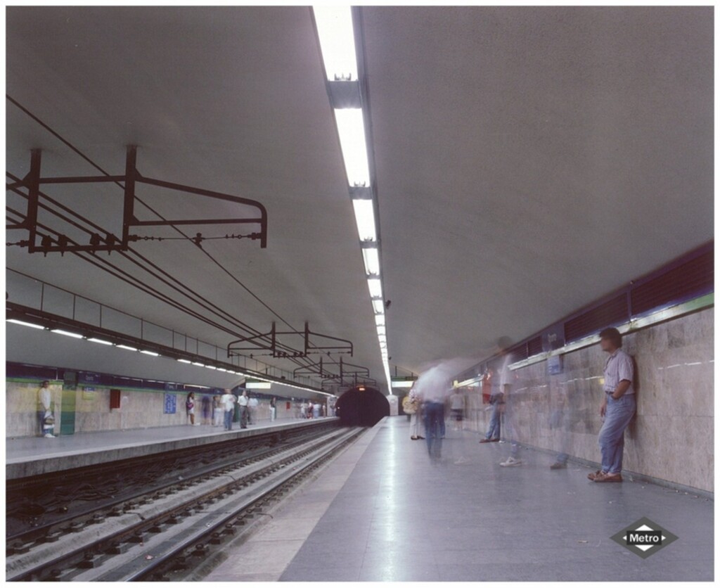 Miniatura de Andén de línea 5 de la estación de Oporto