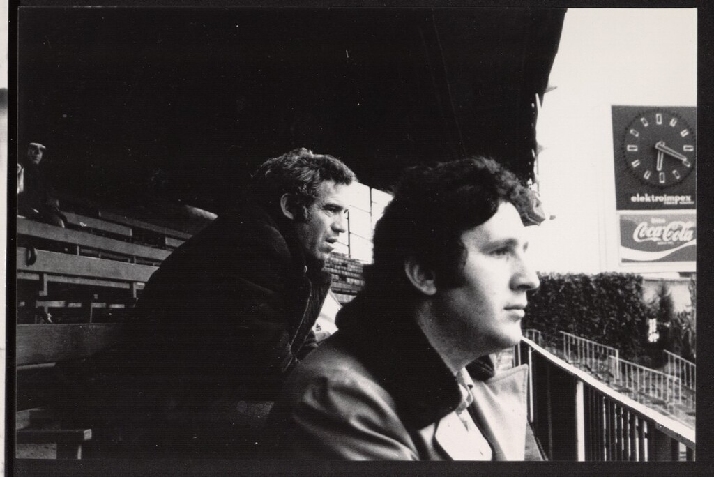 Miniatura de Luis Aragonés y José Luis López en una grada del Estadio Manzanares