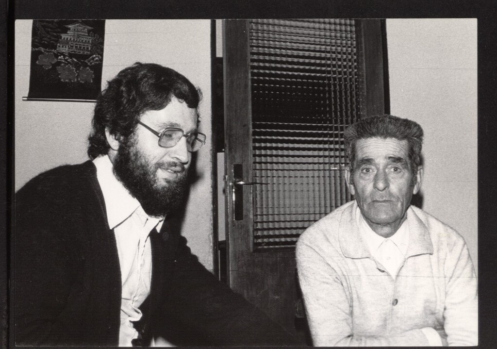 Miniatura de El periodista José Luis López y Pedro Obispo Vitón, pariente de la familia Tobar