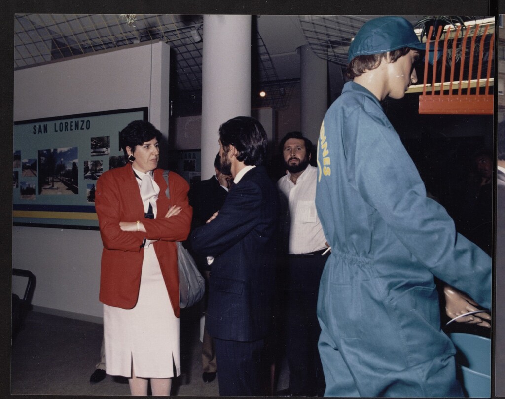 Miniatura de Pilar García Peña y Juan Barranco, alcalde de Madrid, en una exposición sobre Hortaleza en el Centro Cultural Huerta de la Salud