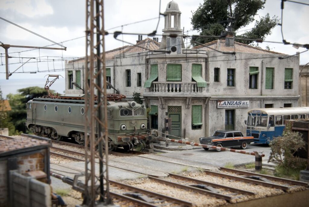 Miniatura de Diorama del paso a nivel de la Estación de las Peñuelas