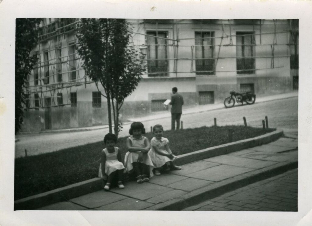 Miniatura de Las hermanas Peña en la calle de los Mancebos