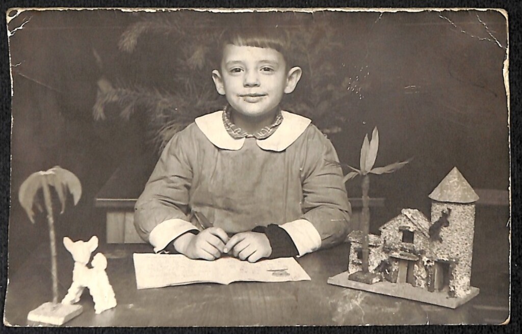 Miniatura de Retrato de alumno infantil en el Grupo escolar nacional Beatriz Galindo