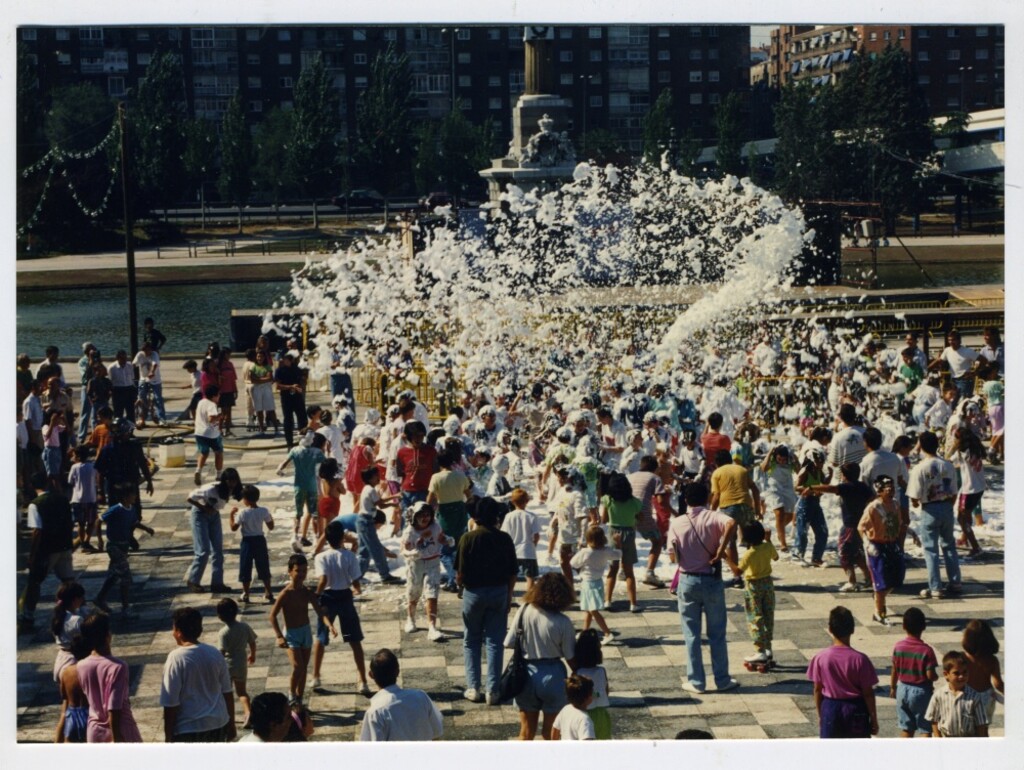 Miniatura de Baño de espuma en las fiestas de la Melonera