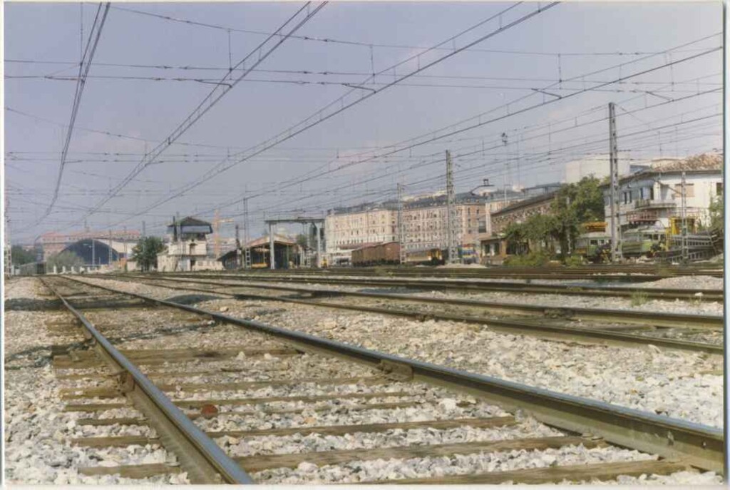 Miniatura de Avenida Ciudad de Barcelona desde las vías del tren