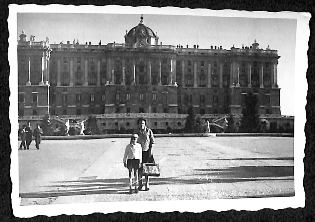 Miniatura de Madre e hijo en el Palacio Real