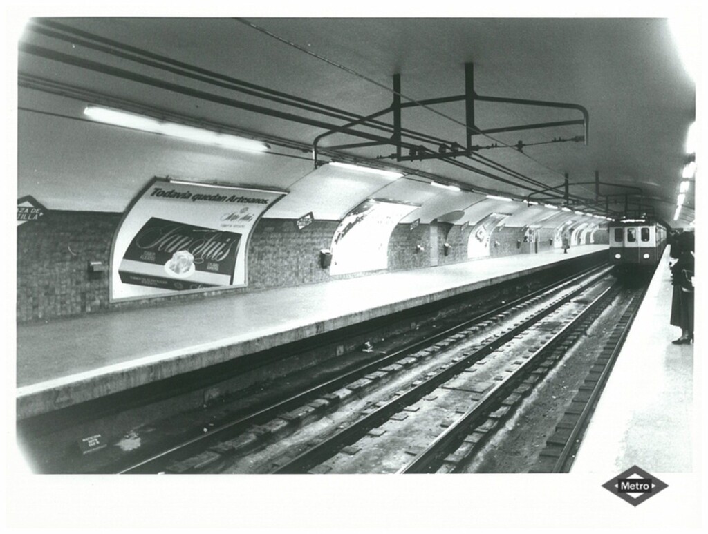 Miniatura de Andén de Línea 1 de la estación de Plaza de Castilla