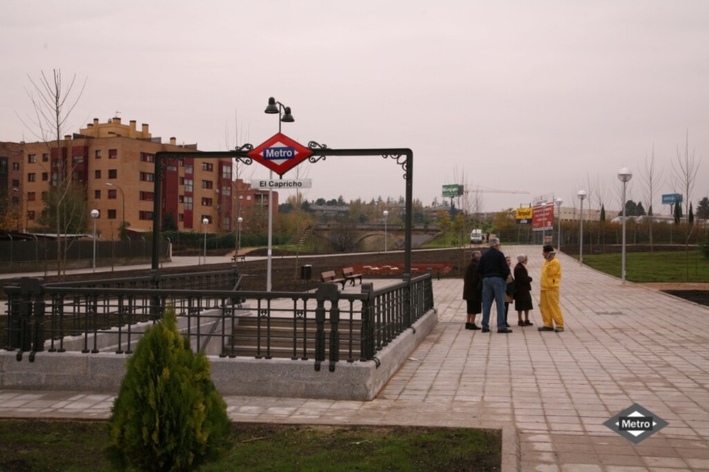 Miniatura de Acceso estación de El Capricho