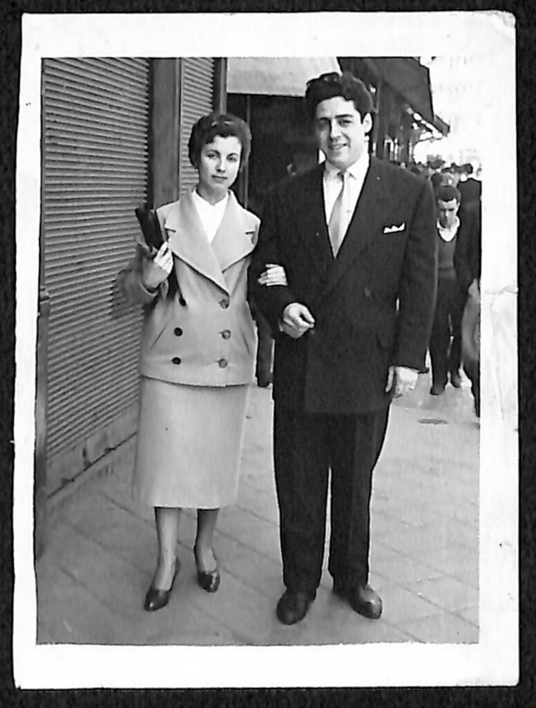 Miniatura de Pepita y Eduardo paseando por la Calle Toledo