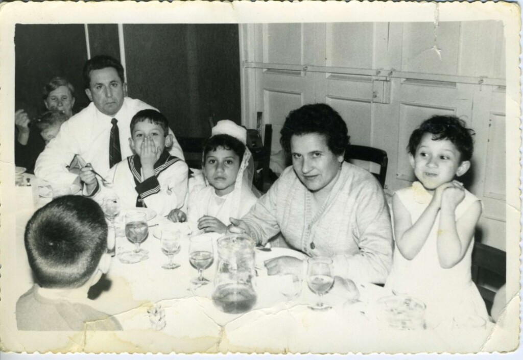 Miniatura de Los hermanos Roncero celebran su Primera Comunión