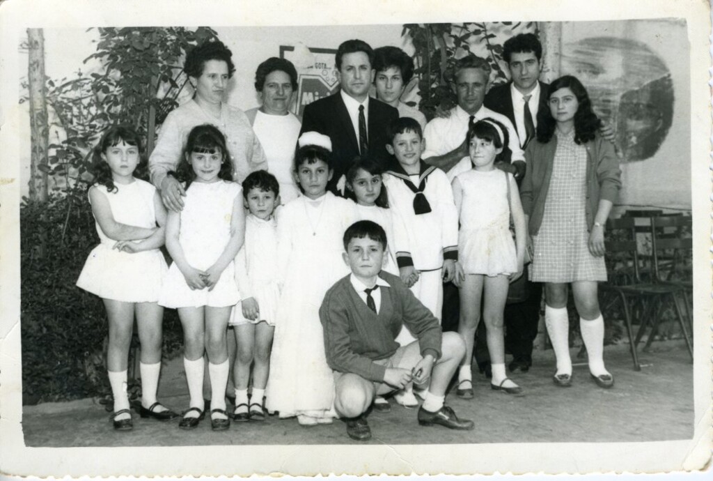 Miniatura de Familia Roncero celebrando la Primera Comunión