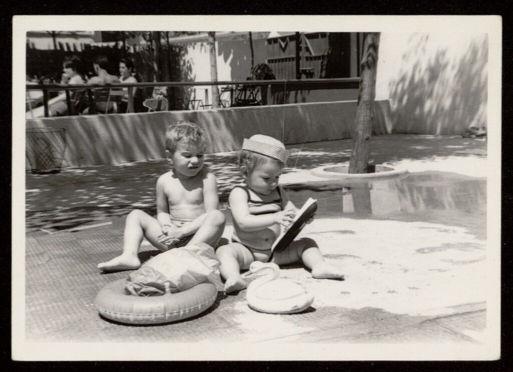 Miniatura de Ángel y Silvia en la piscina del Parque Sindical