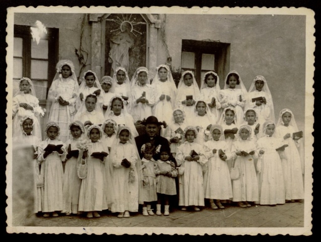 Miniatura de Comunión de Carmen en el colegio Santa Francisca Javier Cabrini