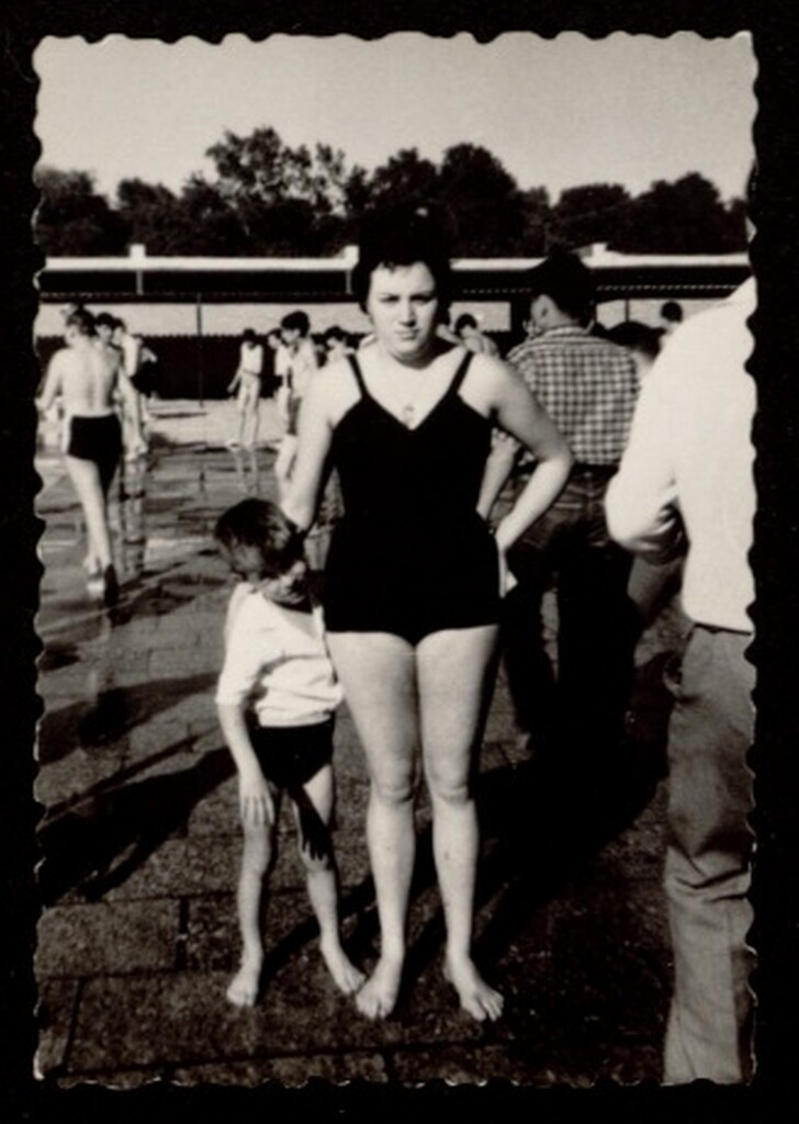 Miniatura de Carmen y Luis en las piscinas del Parque Sindical