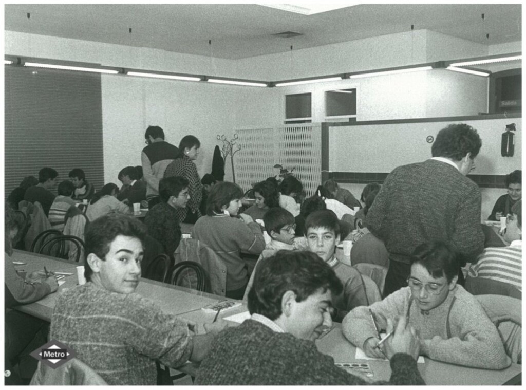 Miniatura de Fiesta de fin de año para niños en el grupo de empresa