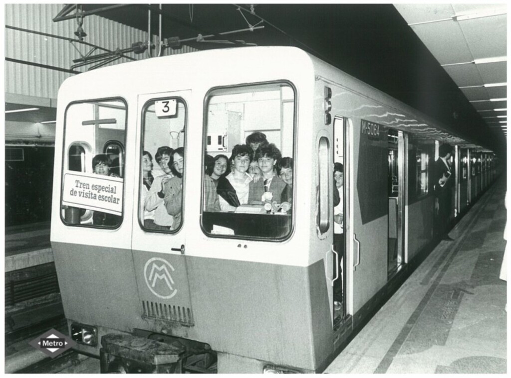 Miniatura de Visita escolar a las instalaciones de Metro