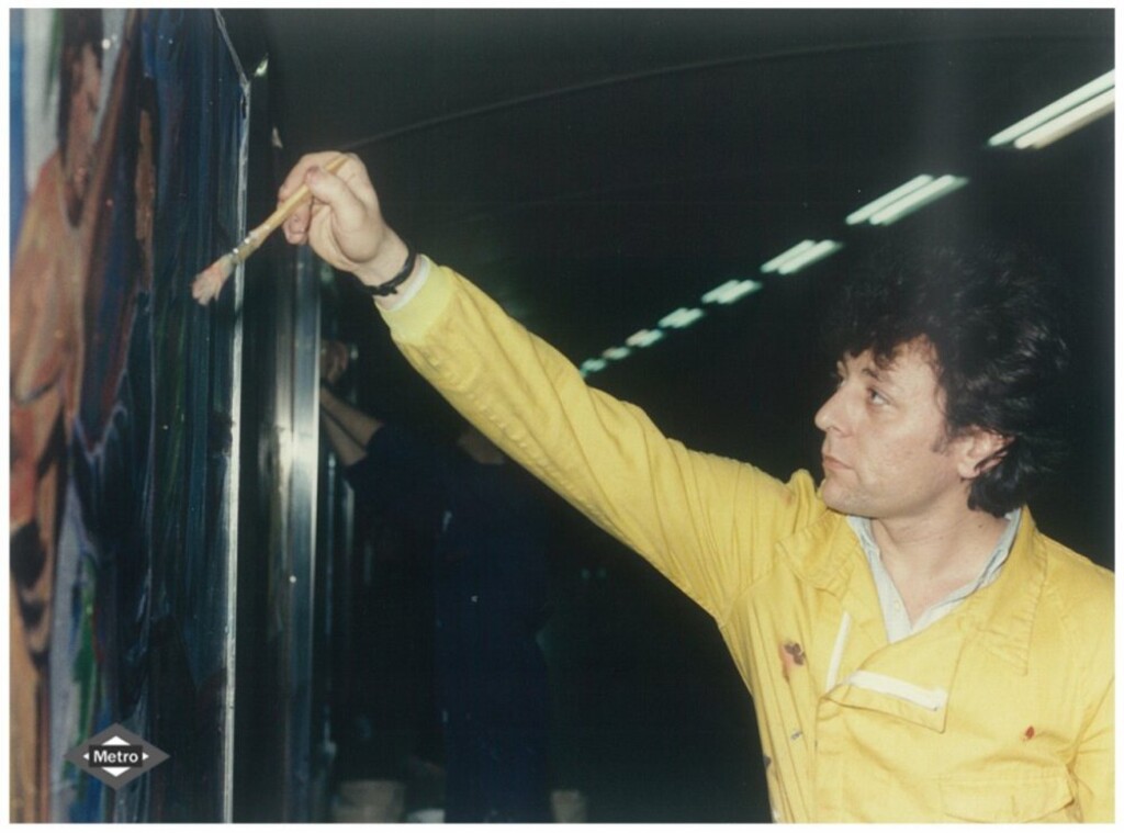 Miniatura de Empleados de Metro pintan murales de una estación