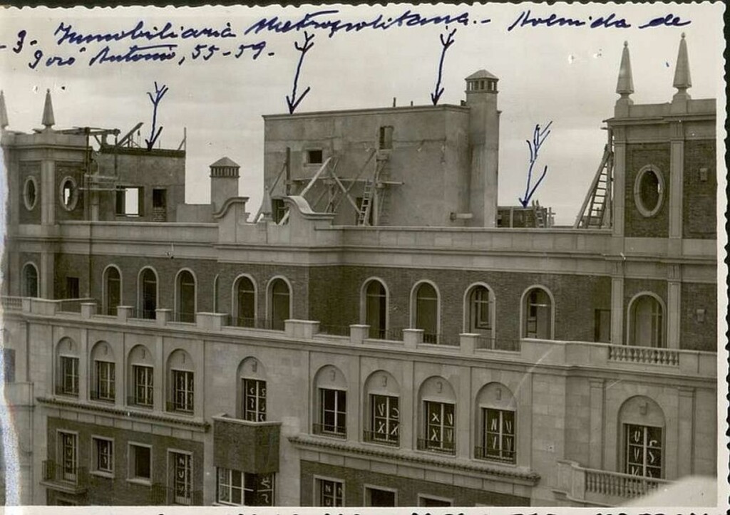 Miniatura de Segunda petición para aumentar altura en la construcción del edificio. Denegación de la misma y distintos recursos apoyando la legalidad de la obra. Paralización de las obras. Derribo las obras no permitidas. (Edificio Intercontinental)