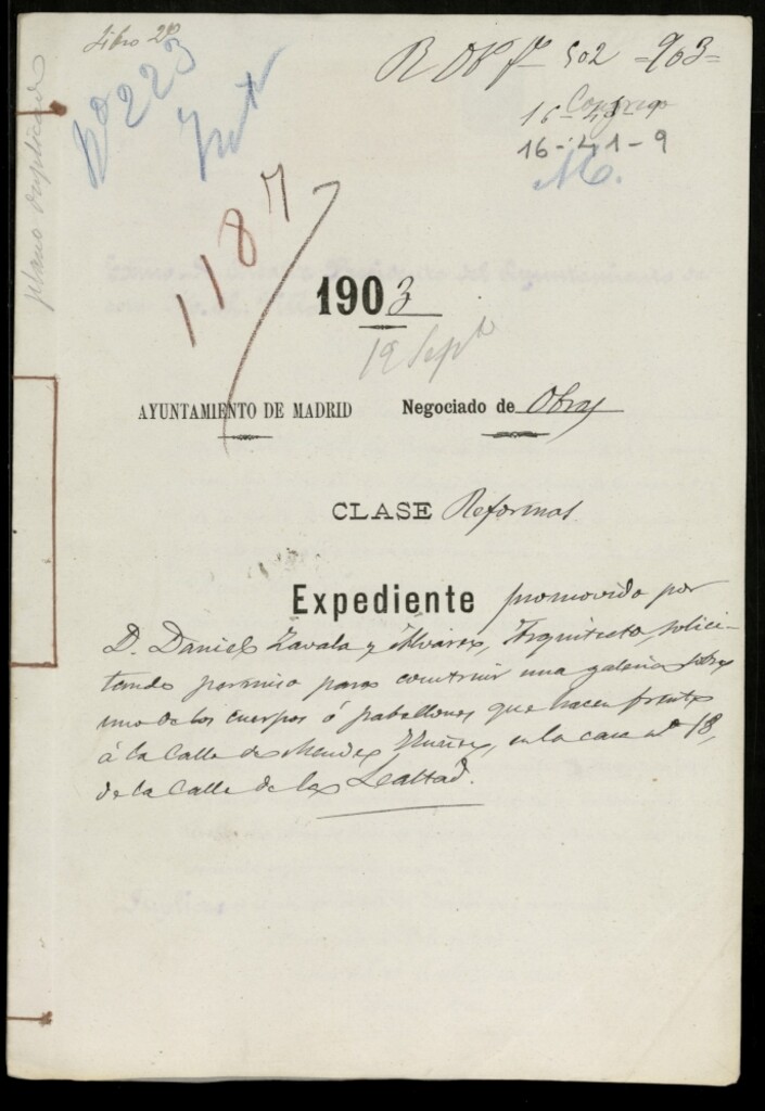 Miniatura de Licencia a Don Daniel Zavala y Alvarez, en nombre de Don Antonio Maura, para construir galería sobre un pabellón en la calle de la Lealtad, nº 18.